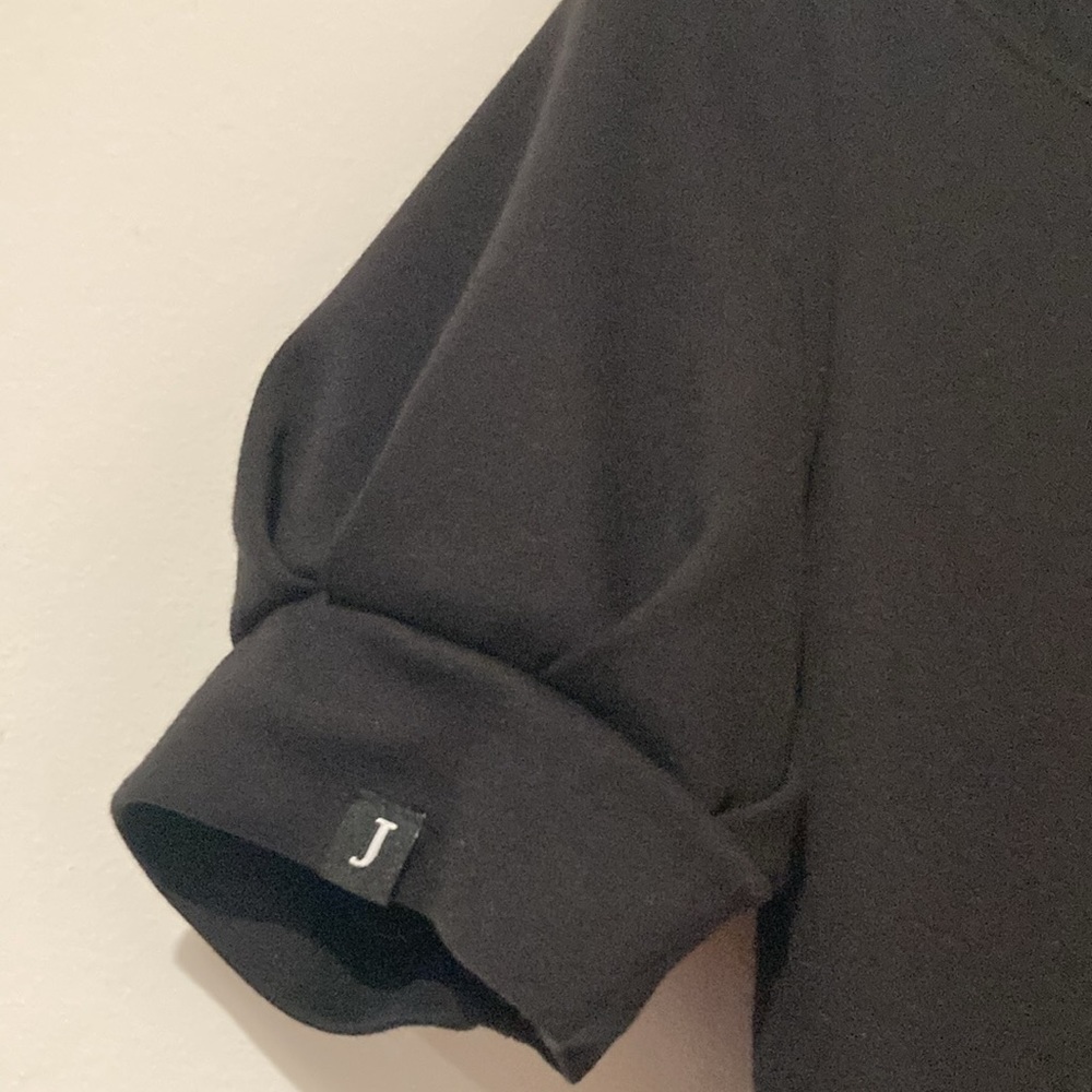 Jaanuu Black Scrub Top. Excellent pre~loved condition. Super comfortable New - Picture 4 of 10
